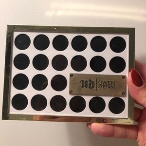 Gwen stefani for Urban Decay eyeshadow palette